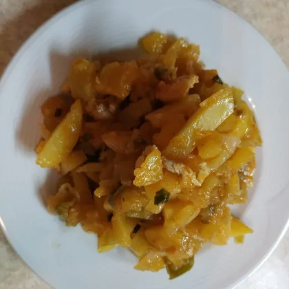 Жареная картошка с капустой и кабачками