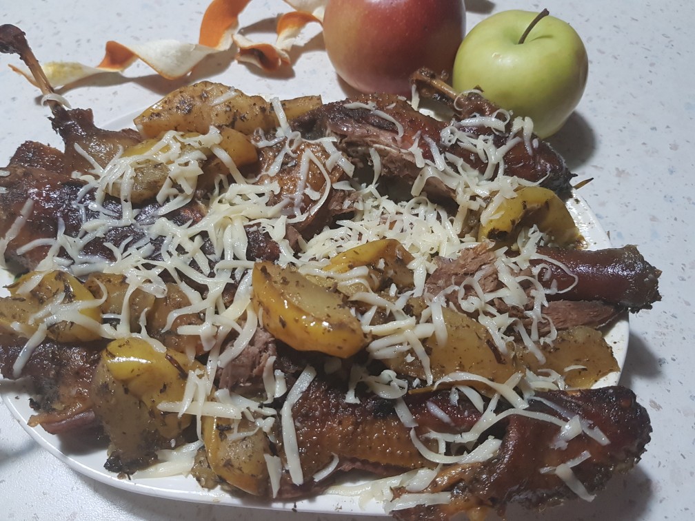 Рождественская утка с яблоками