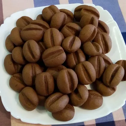 Печенье в форме кофейных зерен