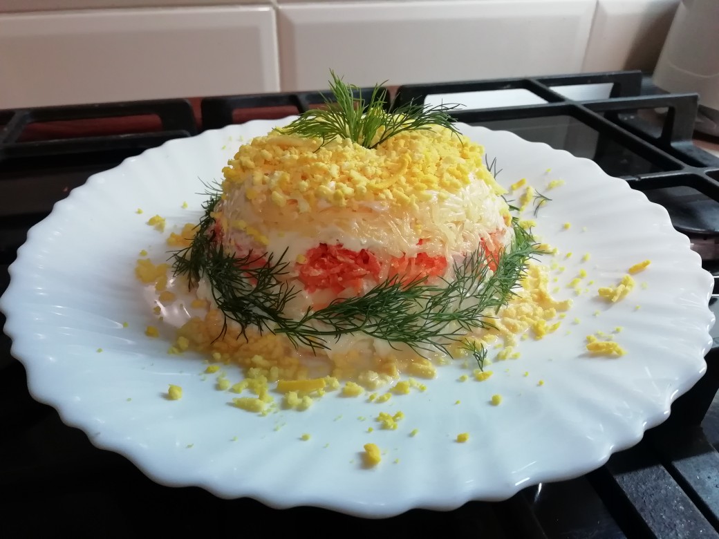 Салат «Мимоза» с лососем и сыром