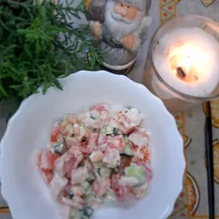 Салат с копчёной курицей и фасолью