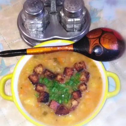 Суп гороховый с нутом и копчёными колбасками