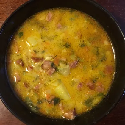 Гороховый суп с краковской колбасой и плавленым сыром в мультиварке