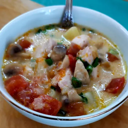 Сырный суп с грибами и курицей