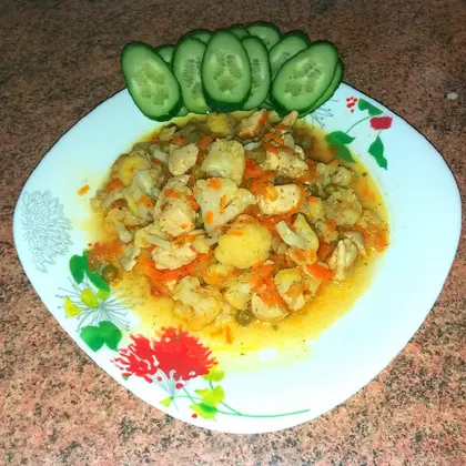 Приготовление курицы тушеной с цветной капустой и помидорами