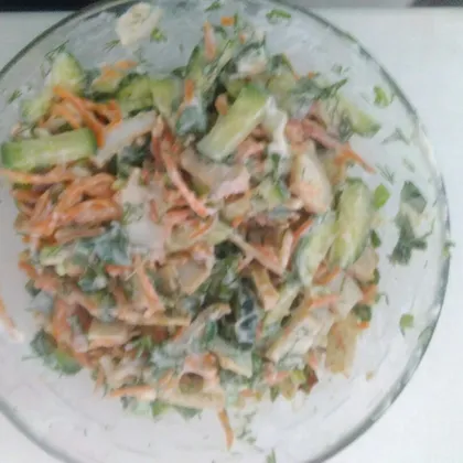Овощной салат с копчёным кальмаром