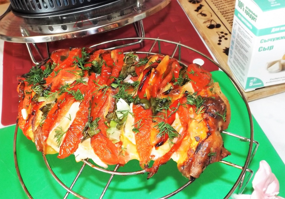 Куриная грудка, запеченная с домашним сыром и томатом
