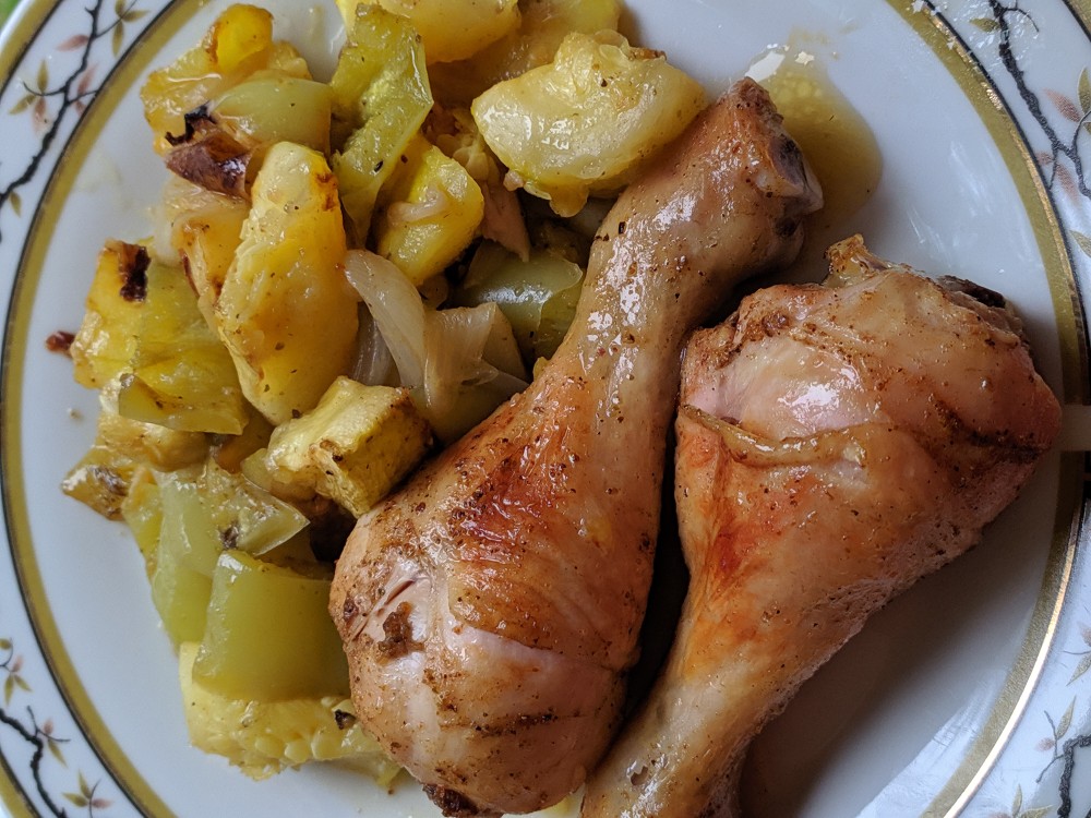 Летняя курочка с перцем и кабачком