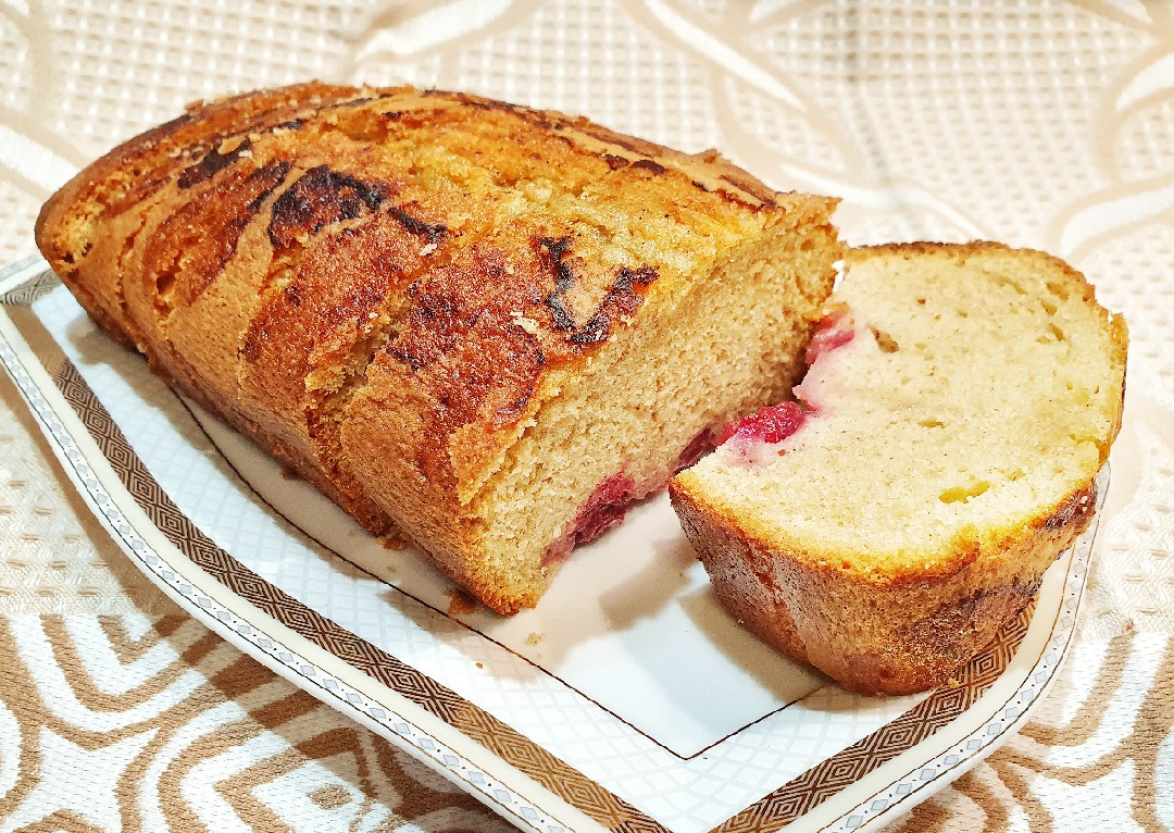 Кекс с вишней и вином