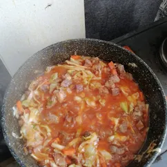 Тушёное мясо с капустой