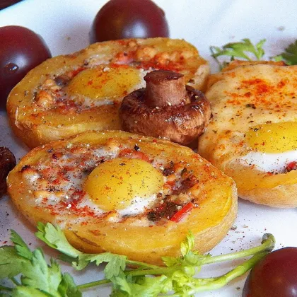 Картофельные лодочки с творогом и перепелиным яйцом