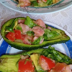 Салат с горбушей и авокадо 🥑