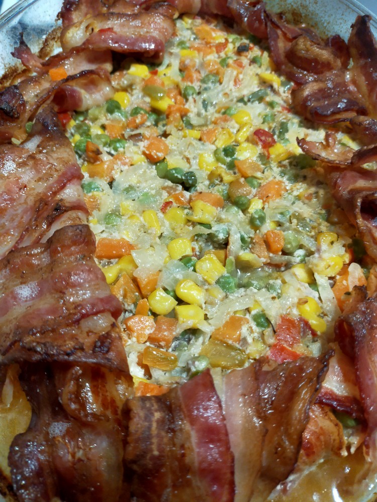 Запеканка с беконом и картошкой