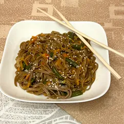 Гречневая лапша «Соба» с овощами