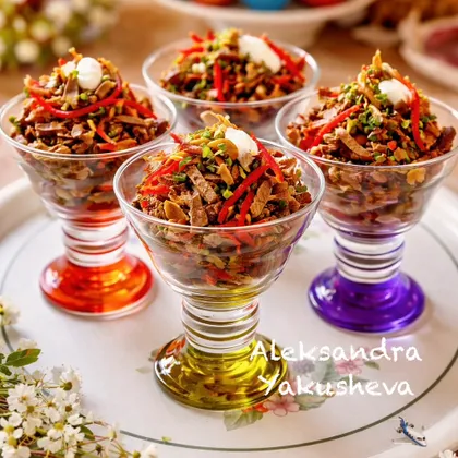 Салат с отварной говядиной и маринованными опятами