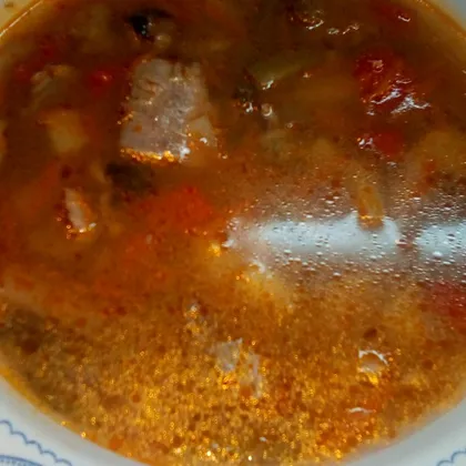 Суп-солянка из рыбных консервов и морепродуктов