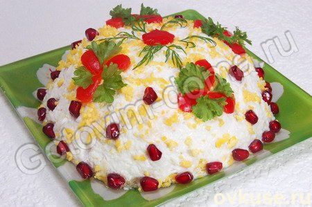 Салат с копченой курицей и черносливом "Сказочная поляна"