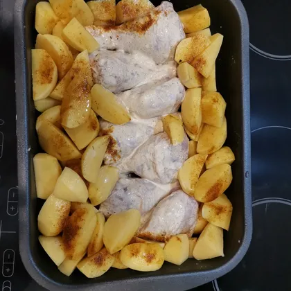 Рецепт Тушёная картошка с курицей в духовке. Калорийность, химический состав и пищевая ценность.