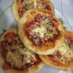 Мини-пиццы (пицца) на дрожжевом тесте с кефиром  