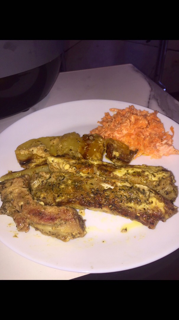 Свиные рёбрышки с картофелем в молоке