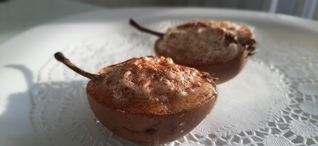 Запечённые груши с корицей и мёдом