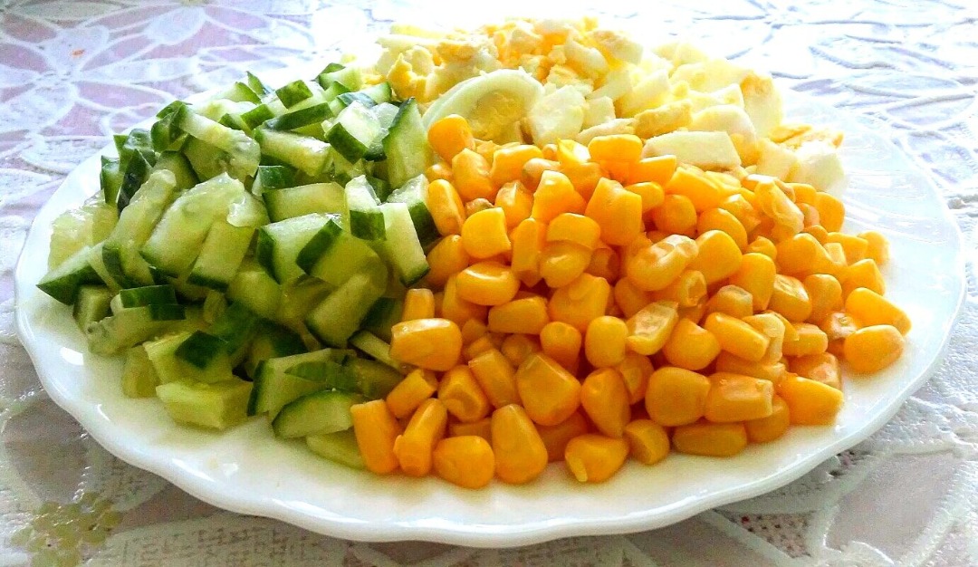 Салат с консервированной кукурузой - пошаговый рецепт с фото на эталон62.рф