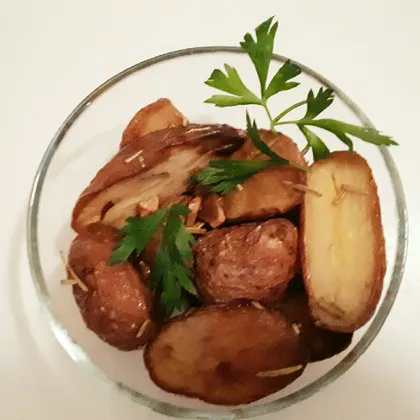 Запеченная картошка с чесноком розмарином