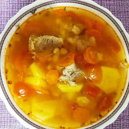 Суп с белой фасолью на свином бульоне