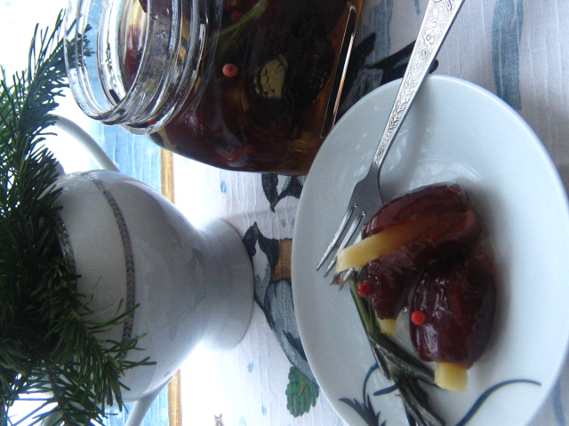 Маринованные финики, фаршированные сыром
