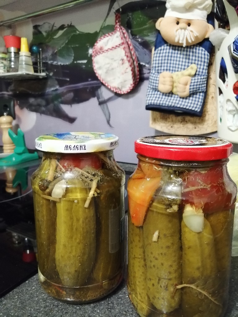 Огурчики консервированные с помидорами и перцем