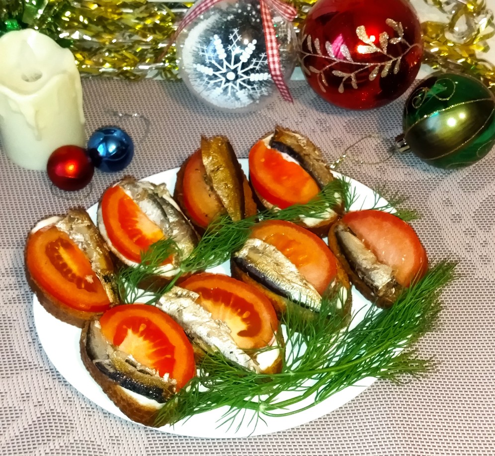 Бутерброды со шпротами на Рождество