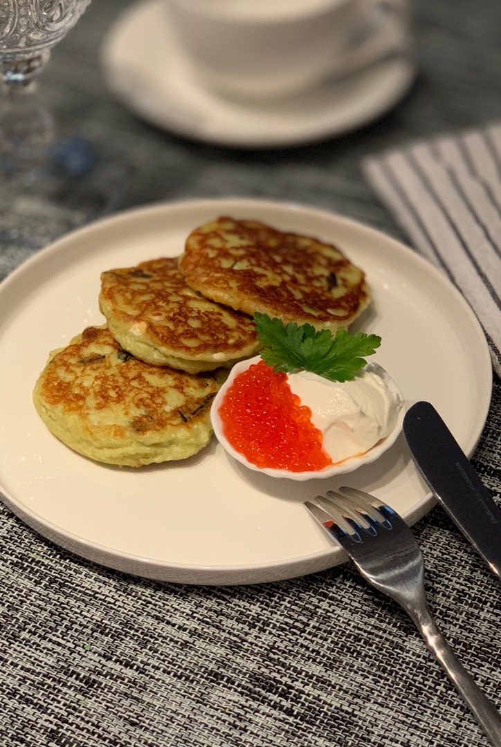 Сырники с авокадо и сыром