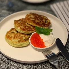 Сырники с авокадо и сыром