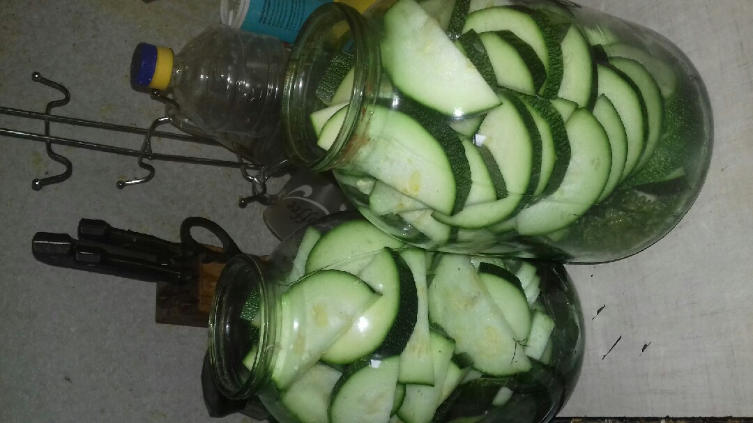 Консервированные кабачки