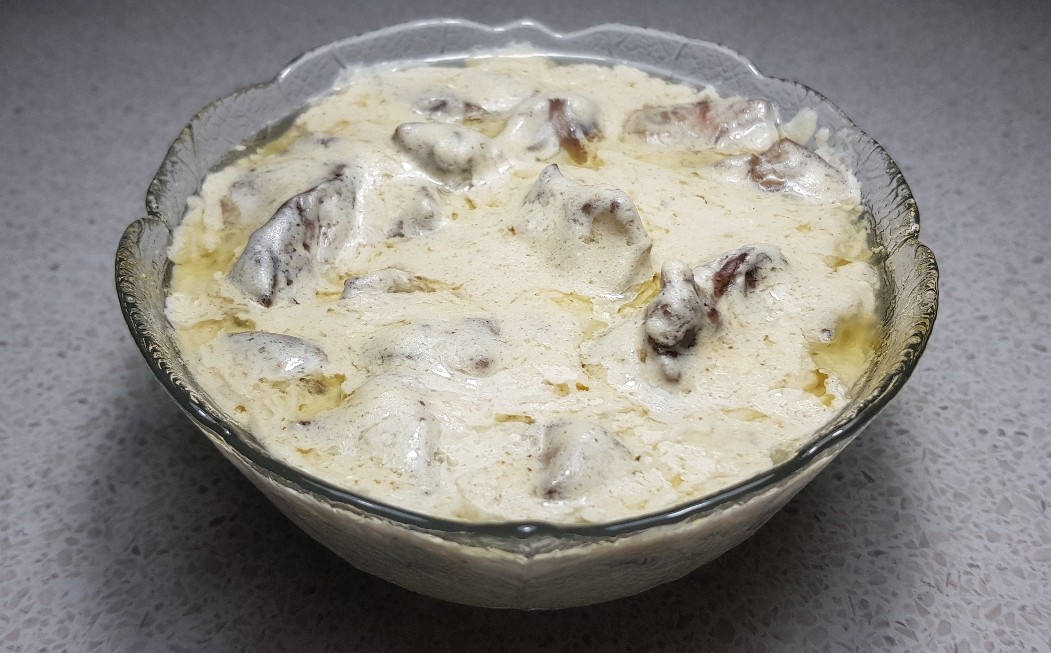 Куриная печеночка в сметанном соусе, пошаговый рецепт на ккал, фото, ингредиенты - Ирина