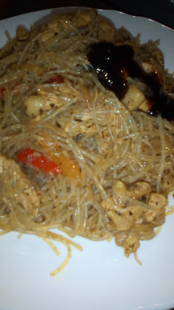 Фунчоза со свининой и карри