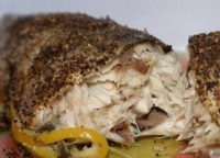 Жареная на гриле пряная скумбрия