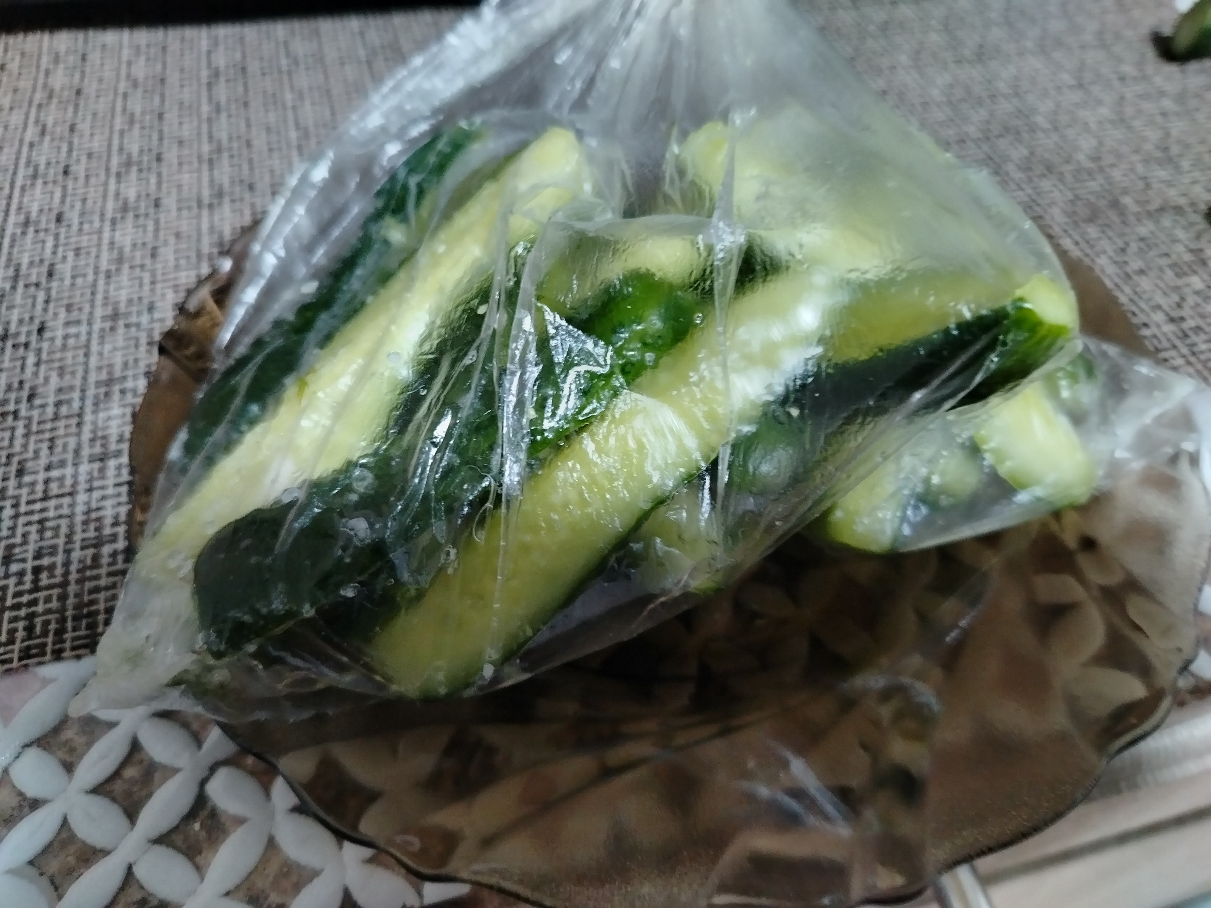 Маринованные огурчики в пакете 