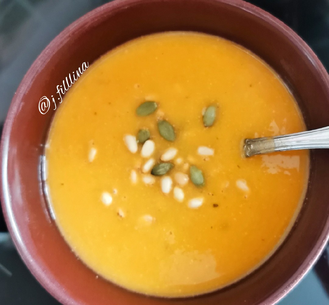 Суп из лука-порея и помидоров