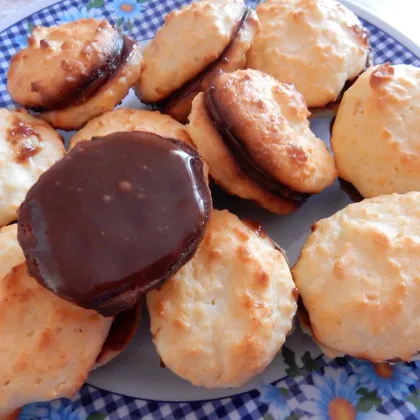 Творожно-кокосовое печенье с шоколадной прослойкой