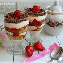 Десерт а-ля трайфл из медовых коржей