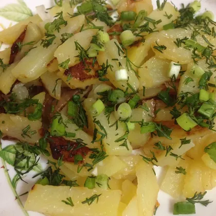 Картофель жареный с зеленью