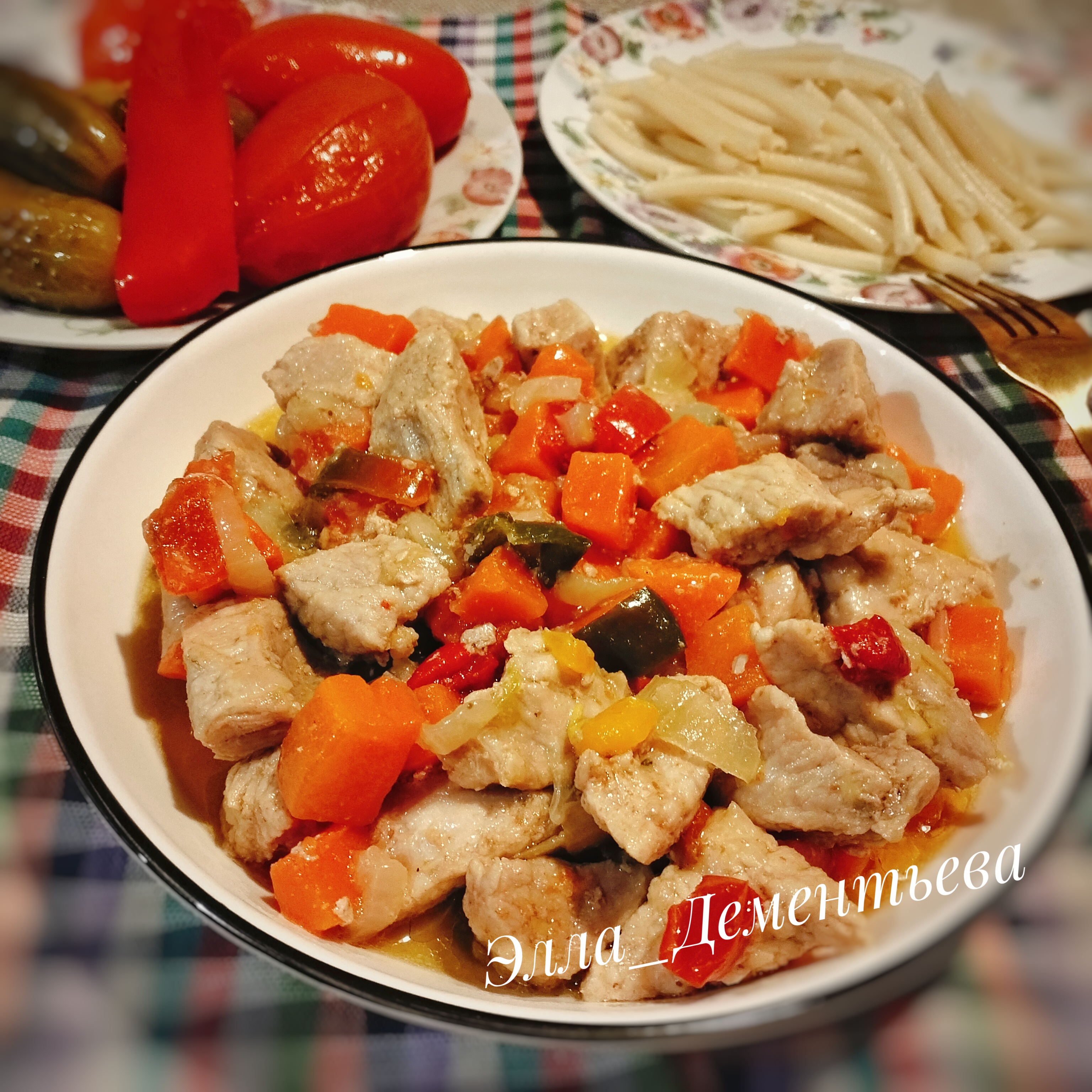 Свинина тушёная с овощами 