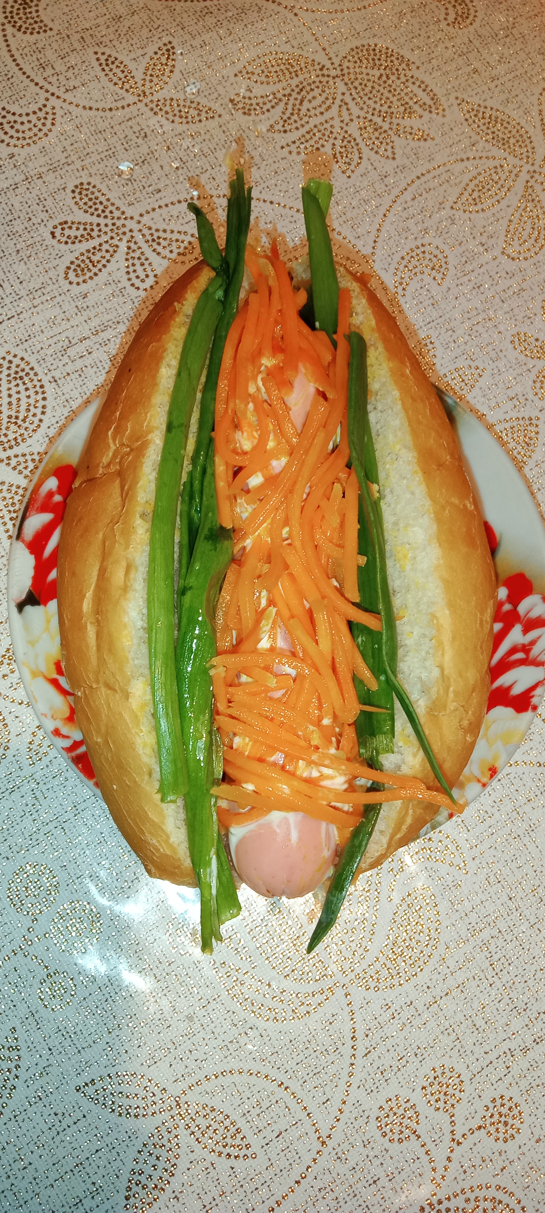 Хот-дог с корейской морковью
