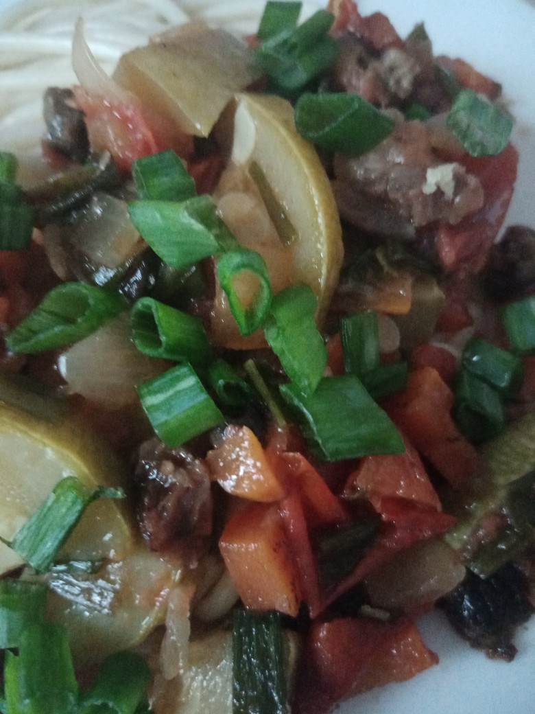 Спагетти с овощами и мясом😋