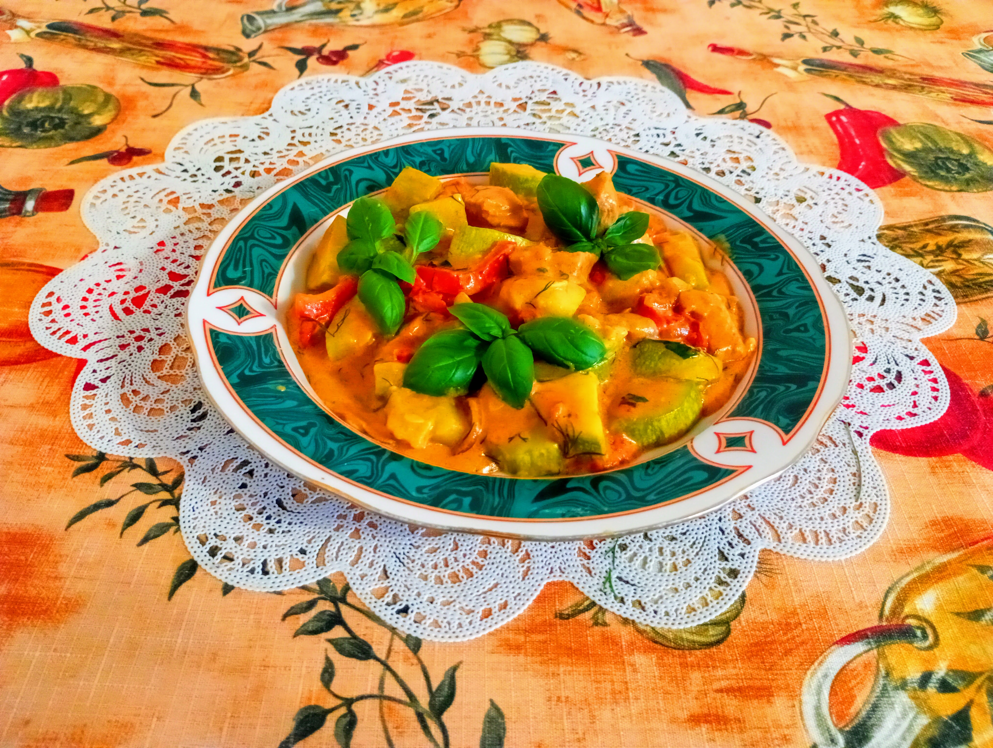Паприкаш из курицы и кабачков