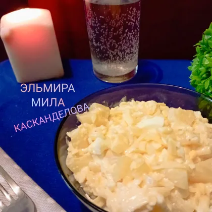 Салат с ананасом, сыром и чесноком