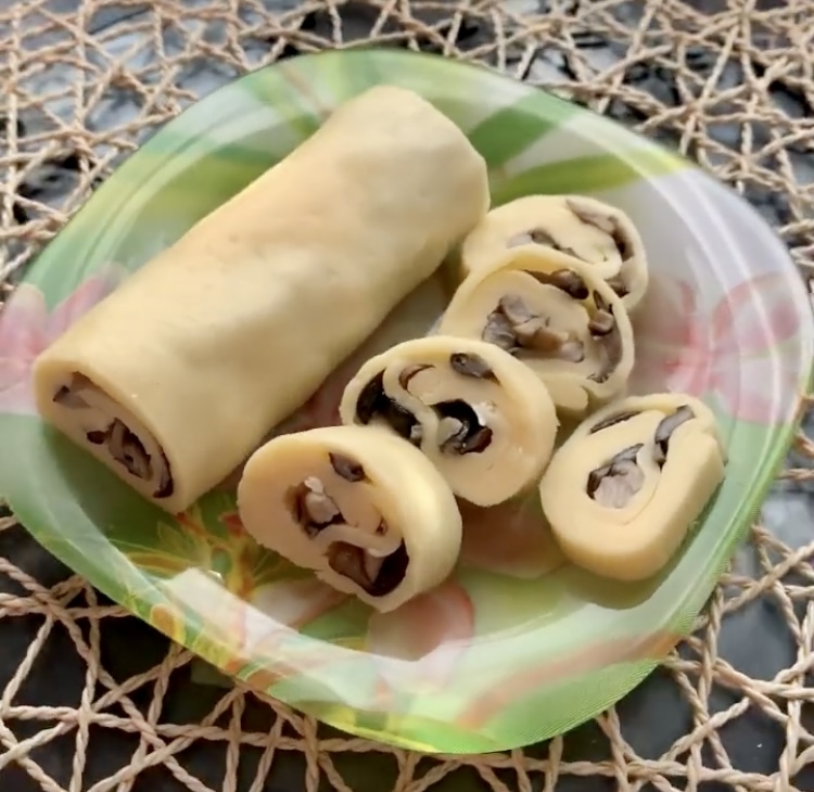 Сырный рулет с вешенкой