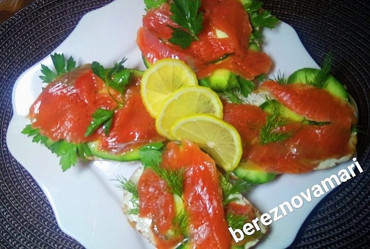 Бутерброды с сливочным сыром и красный рыбой