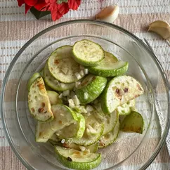Жареные кабачки с чесноком